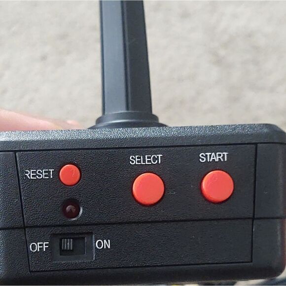 Atari 10-in-1  2008 TV Games Plug & Play Video Game Jakks Pacific Retro PREOWNED - Picture 2 of 4